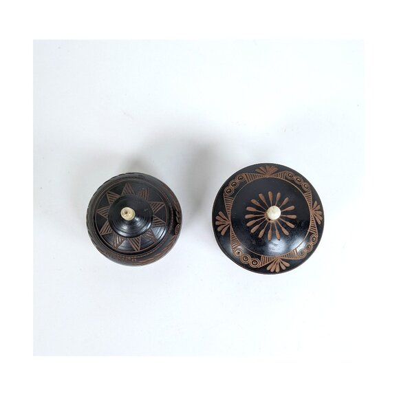 Two Vintage Souvenir Mexico Hand Carved Round Wooden Trinket Boxes & Lids Footed - Picture 3 of 5